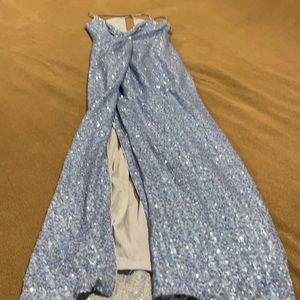 A couture classic from Halston !